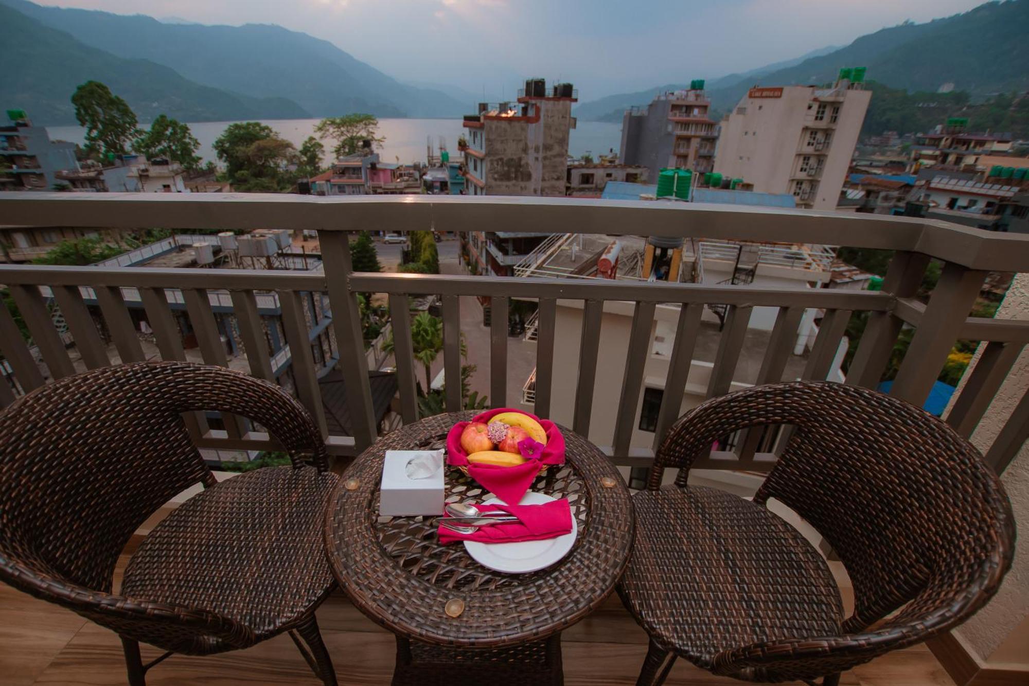Hotel Pokhara Village & Spa Exterior foto